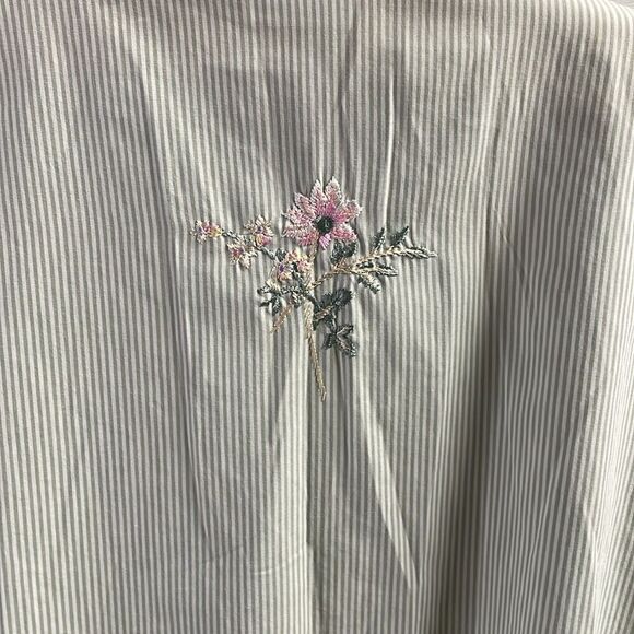 Napa Valley Petites Ladies Button Up Floral Embroidered Long Sleeve Blouse - Picture 6 of 8